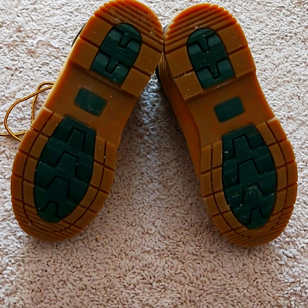 Shoes - Picture 4 of 4